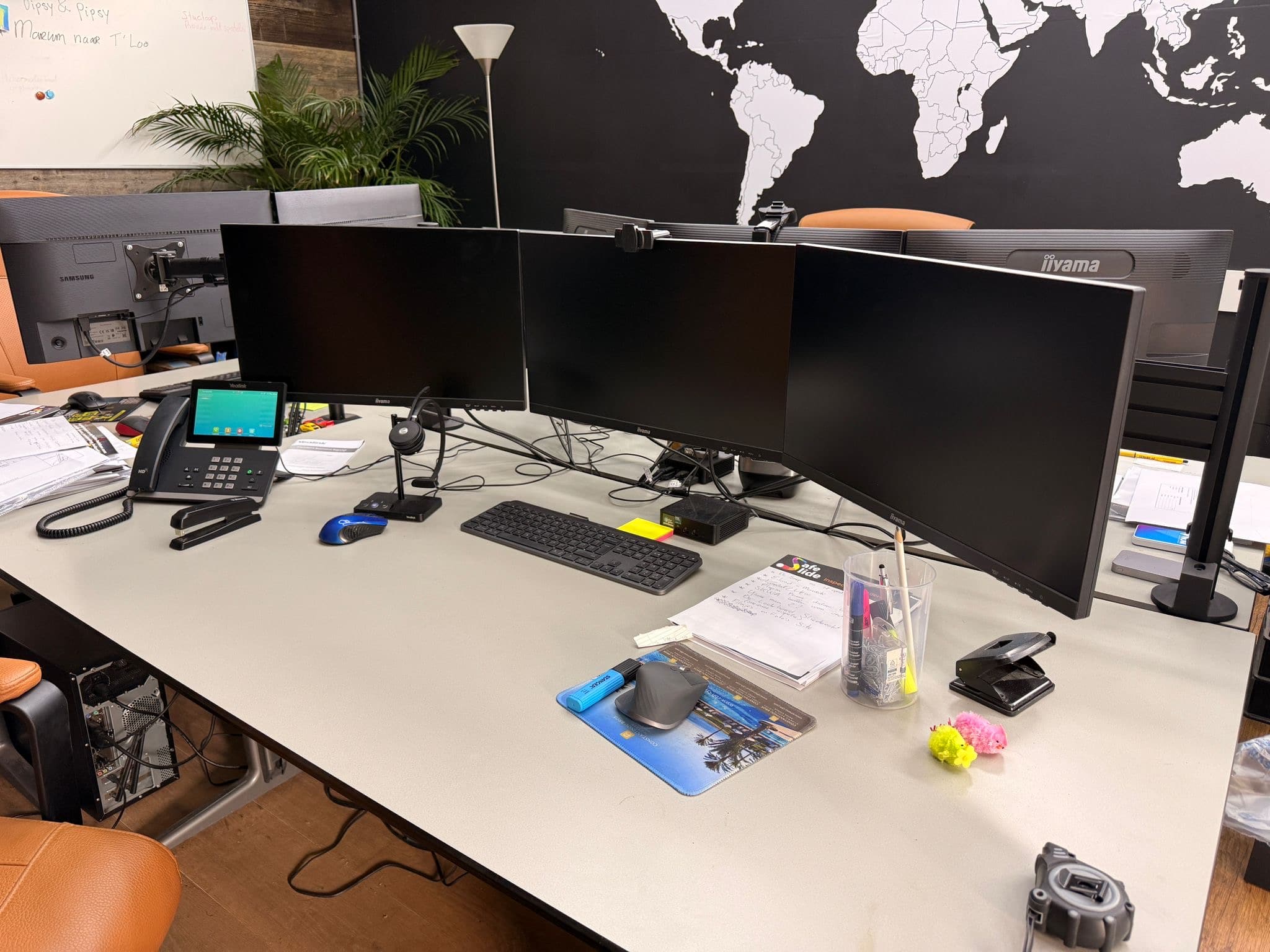 werkplek ingericht voor zakelijke klant, werkplekbeheer door it-foryou